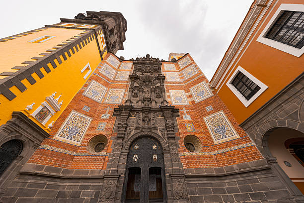 istock Templo conventual de San Francisco (Puebla) 2215489078
