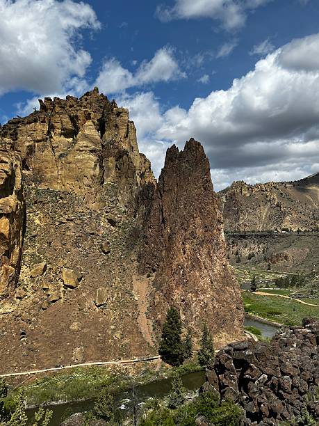 istock Rim Overlook, Smith Rock State Park, Central Oregon 2215571531