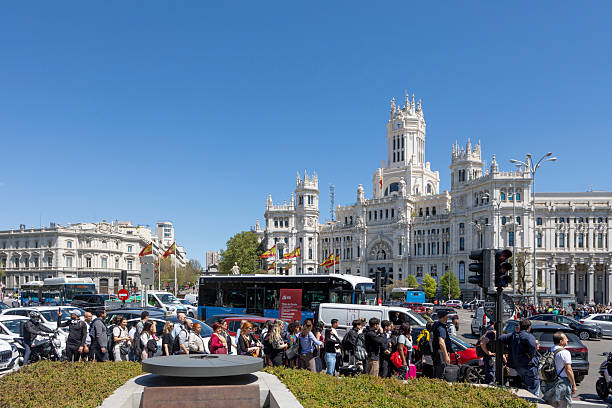 April 28, 2025, Madrid, Spain. Large crowds fill the streets around Cibeles Square in Madrid during the nationwide blackout that paralyzed transportation and communications. With the iconic Palacio de Cibeles in the background, the image captures the confusion and movement of residents and tourists as they navigate the city without metro or traffic signals. A moment of urban disruption in one of Madrid’s most emblematic locations.