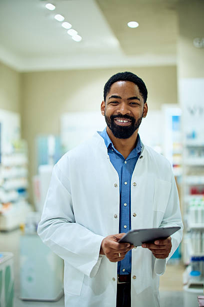 istock Smiling Pharmacist Holding a Tablet in a Pharmacy Store Environment 2215622837