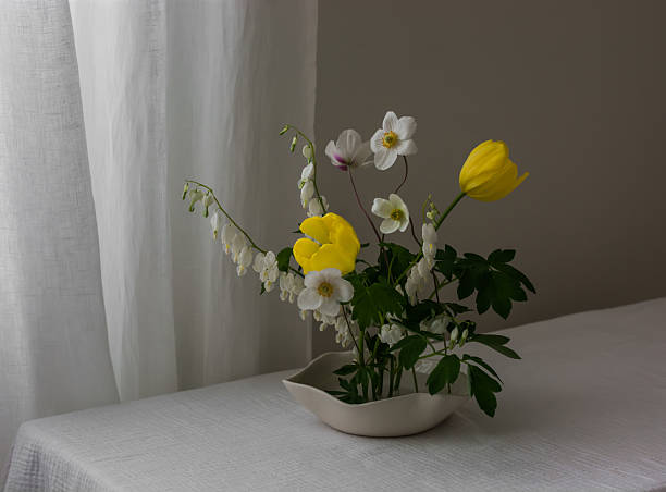 istock A simple floral kenzan arrangement on a table with a white muslin tablecloth 2215729567