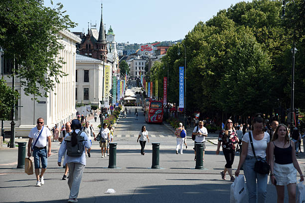 The King is in, the Royal's flag is flying over their mansion. Two Guards are visible in their guard kiosks, there are many more around the building, the grounds of which are open to the general public.