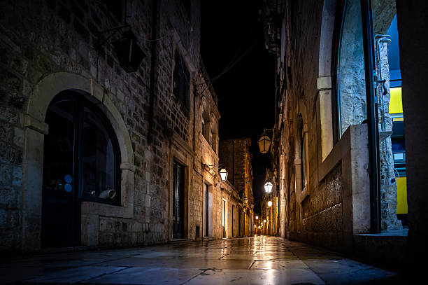 istock Night time alley in Dubrovnik 2215926652