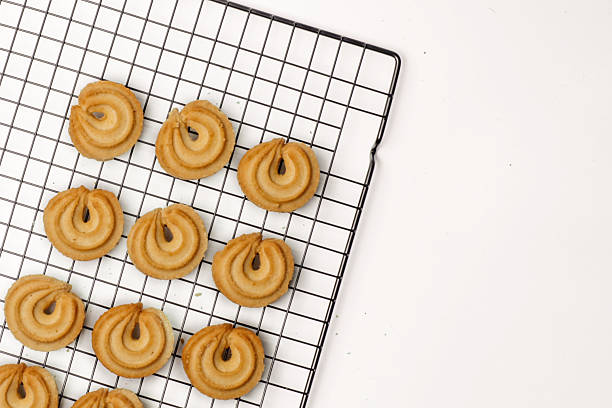 danish butter cookies di cooling rack, copy space