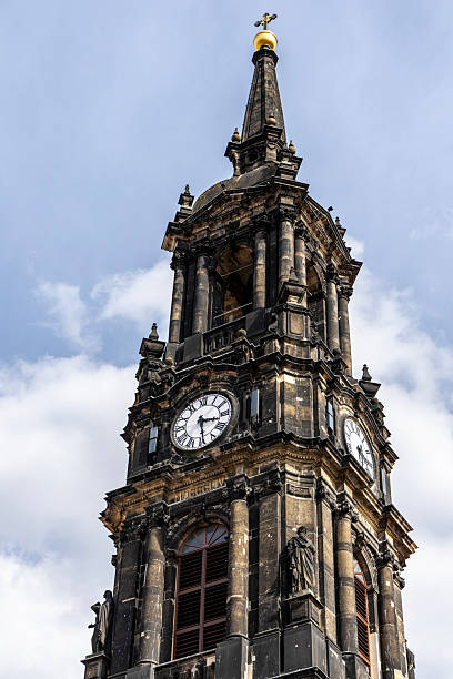 Statue Atop a Building Under a Clear Blue Sky, Highlighting Intricate Architectural Details and Artistry.