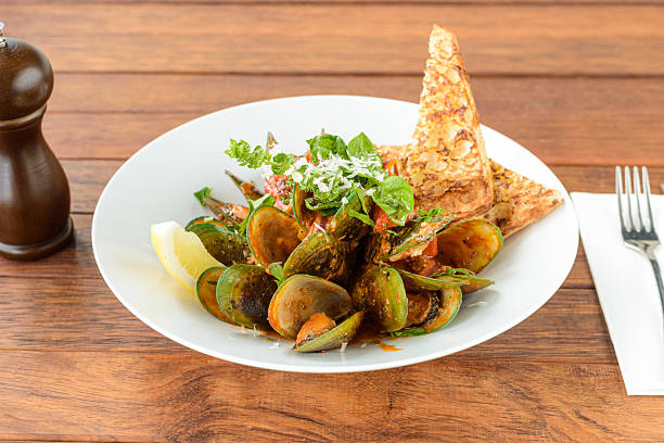 Spicy Mussels with Basil and Bread