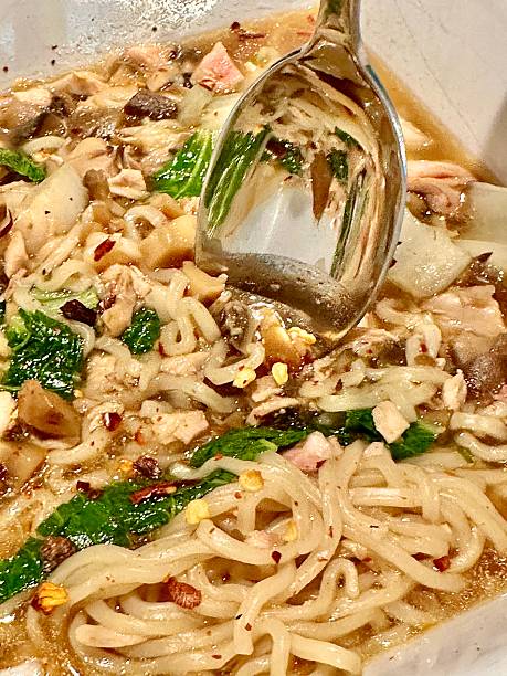 RAMEN NOODLES WITH CHICKEN