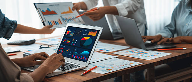 istock Analyst team utilizing BI Fintech to analyze financial report. Scrutinize 2216790193
