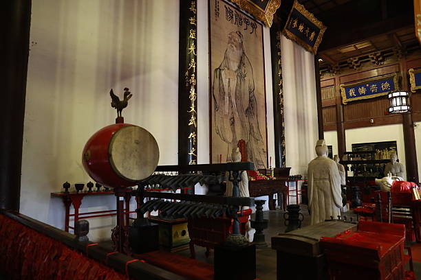On April 30, 2025, the Confucius Temple in Nanjing, Jiangsu Province, attracted visitors from all over the world with its rich culture and long history.