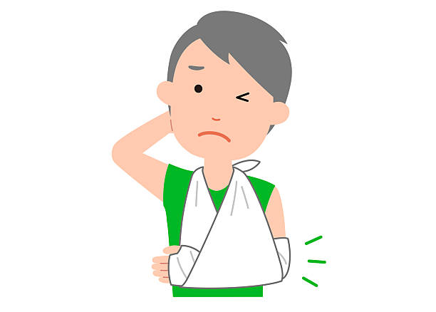 illustrazioni stock, clip art, cartoni animati e icone di tendenza di uomo con braccio rotto e ingessatura, parte superiore del corpo - braccio rotto