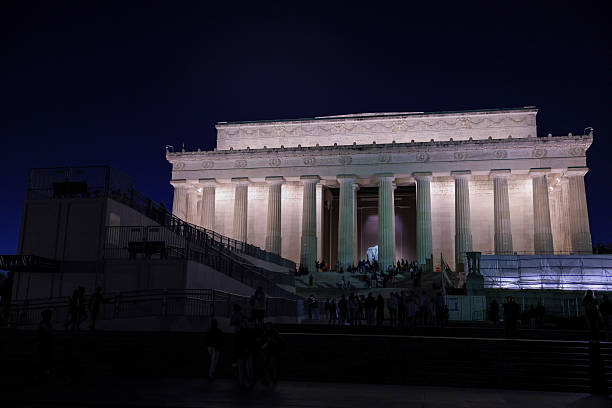 istock Lincoln Memorial After Dark 2216878268