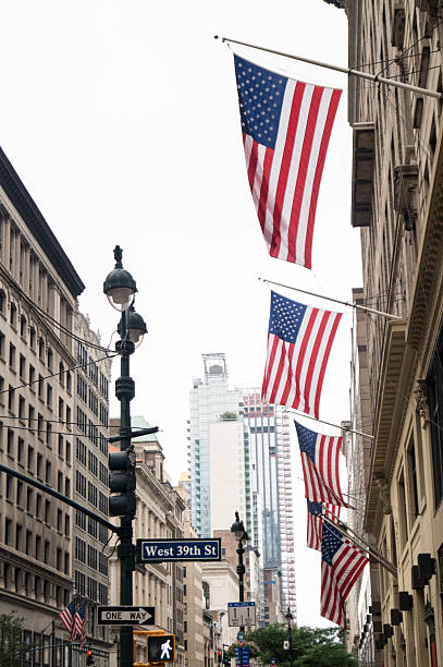 Streets live in New York.
