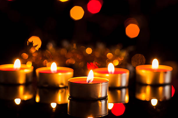 Candlelight pierces the darkness like an echo of an ancient legend. Each wax candle burns steadily and brightly. The flame of the tealights brings the night to life.