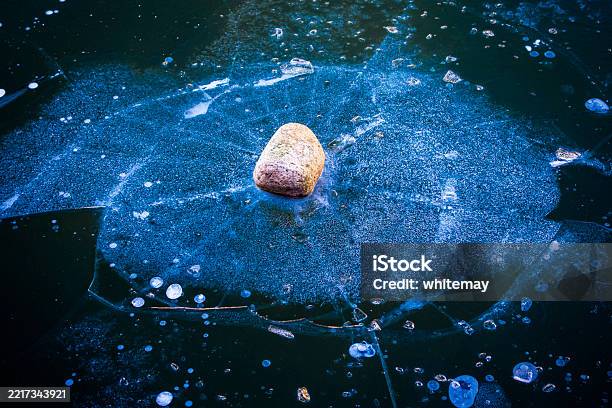 Shattered Ice - zdjęcia stockowe i więcej obrazów Odłamek - Odłamek, Arhus, Bańka