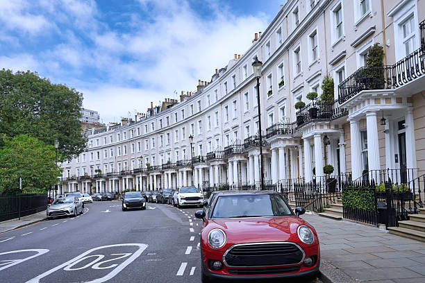 istock Elegant crescent shaped street in London 2217406114