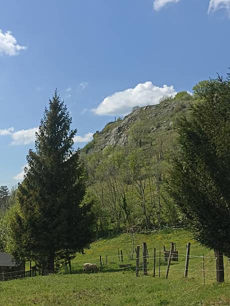 Steep hill due to a karst fault