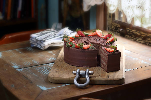 Bolo Tentação: Morango, Chocolate e Ganache - receita deliciosa profissional - passo 2