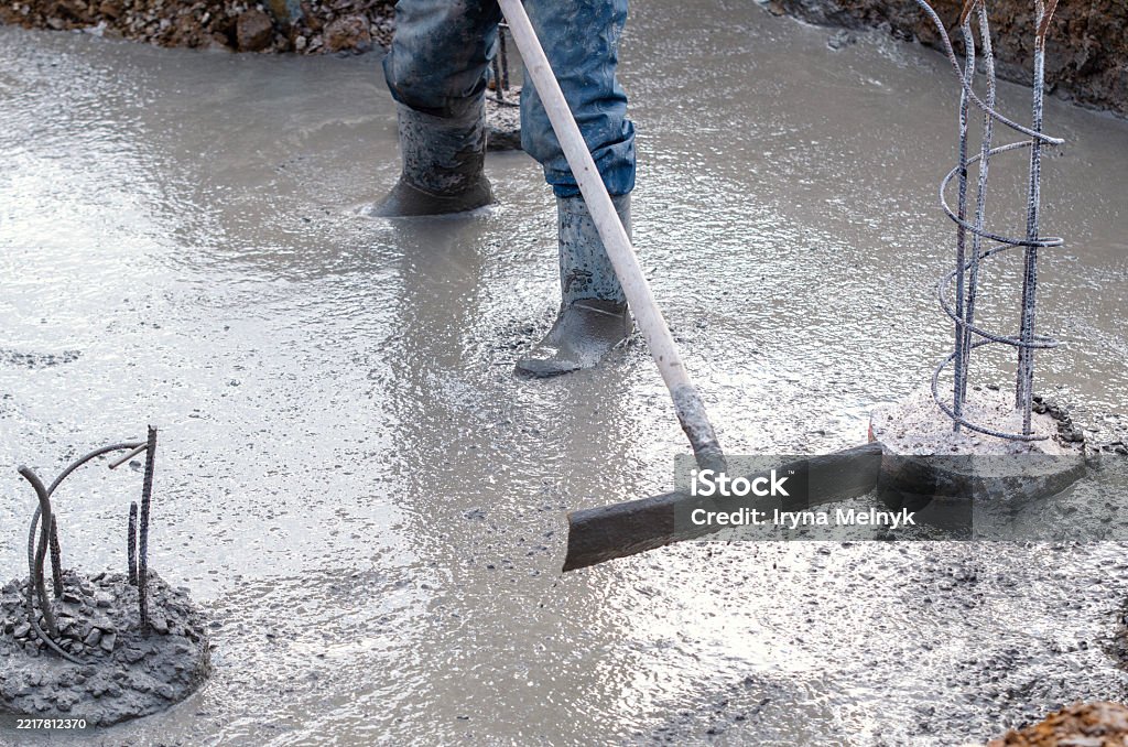 Piling Blinding Builder Pouring Concrete Blinding For Pile Cap Stock Photo - Download ...