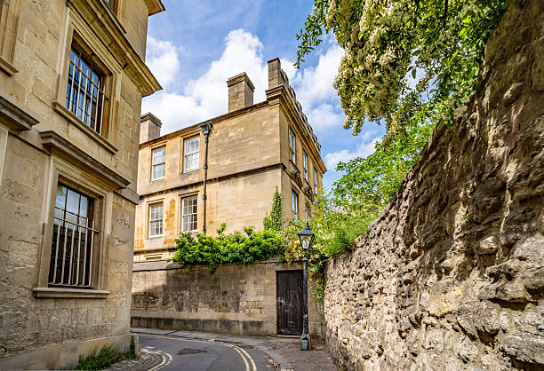istock Narrow side street in Oxford 2218218368