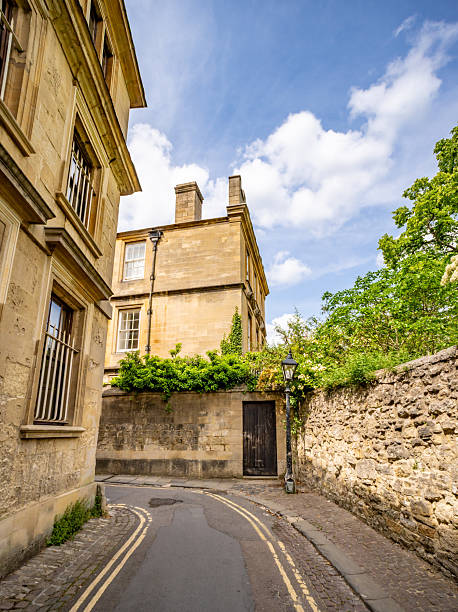 istock Narrow side street in Oxford 2218218370