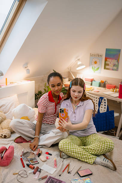 istock Girls take selfies on their mobile 2218354151