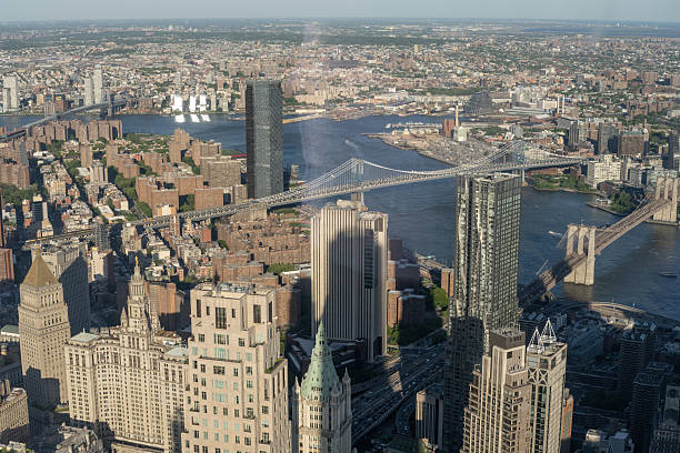 New York's skyscrapers are vertical architectural structures of great impact, characterized by a modern design and a notable height