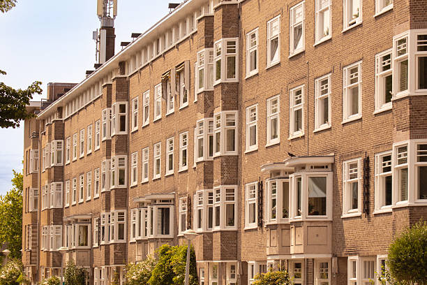 The Stadionbuurt is an Amsterdam neighborhood that has many buildings in the style of the Amsterdam School. Characteristics of the Amsterdam School include: plastic facades in brick, stylistic doors, irregular frame shapes with multiple horizontal bars and stained glass windows. une 4, 2025,  Stadionkade, Amsterdam, The Netherlands