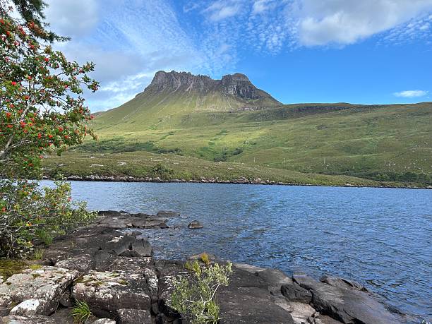 istock Stac Pollaidh from Loch Lurgainn 2219027693