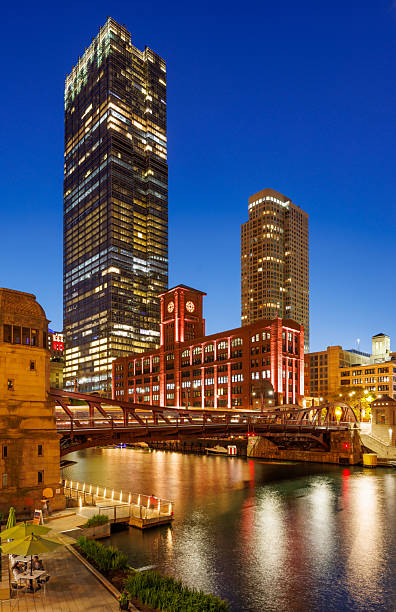 istock Scenic view of downtown Chicago during sunset 2219289534