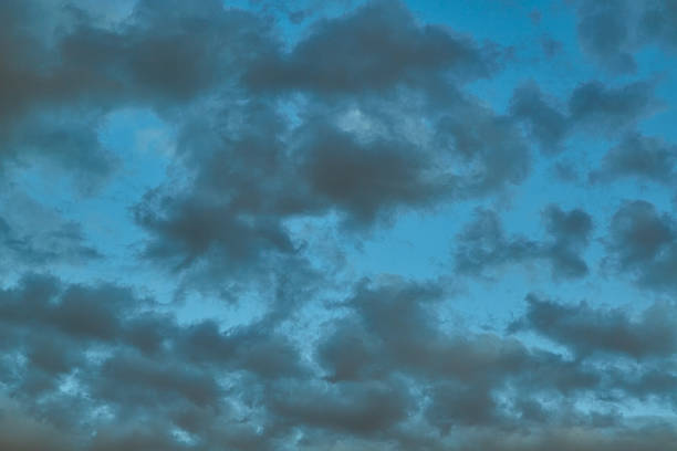 Textured clouds with evening light create visual rhythm and depth. A symbol of cyclicity and the passage of time. Applicable in themes of nature, space, and philosophy.