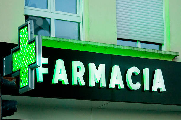 Pharmacy sign in spanish language and green cross