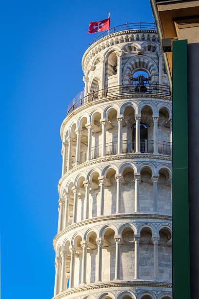 A vertical grayscale of a leaning tower of Pisa