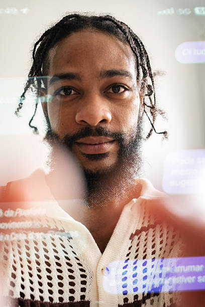 istock Young man in personal perspective text messaging in Portuguese 2219809796
