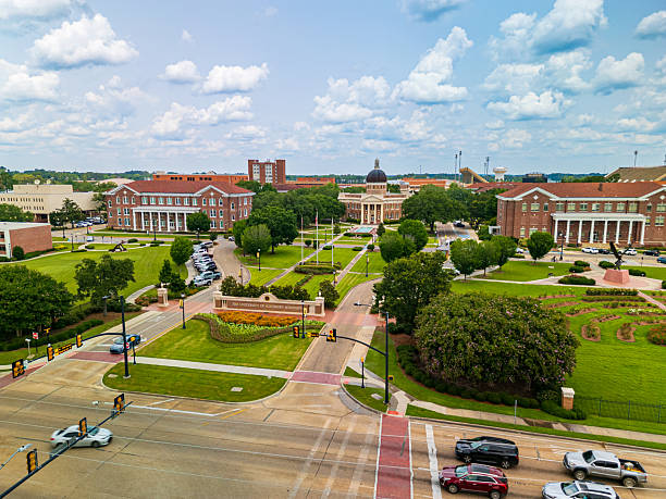 entrance to the campus of the university of southern mississippi - mississippi sydstaterna bildbanksfoton och bilder