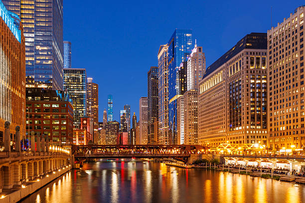 istock Scenic view of downtown Chicago during sunset 2220220827