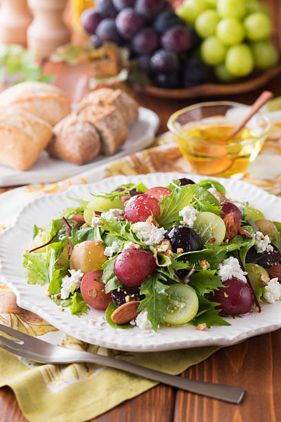 A luxurious fruit salad made with four varieties of grapes—Shine Muscat, Kyoho, Golby, and Queen Nina—combined with creamy cottage cheese. Topped with nuts for added texture and rich flavor.