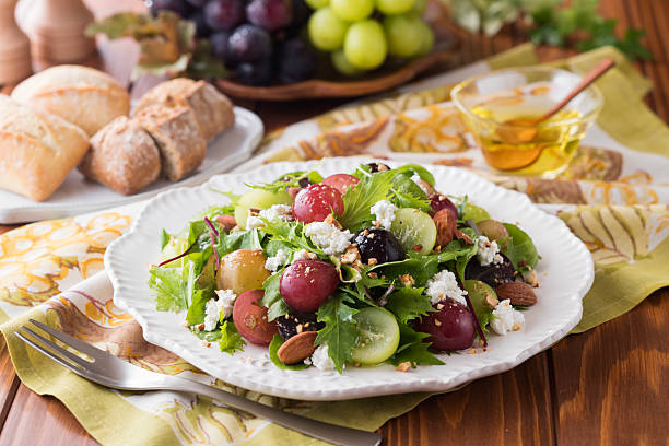 A luxurious fruit salad made with four varieties of grapes—Shine Muscat, Kyoho, Golby, and Queen Nina—combined with creamy cottage cheese. Topped with nuts for added texture and rich flavor.