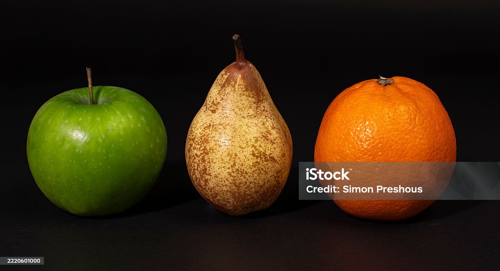 Peer Apple Pear Apple Orange Side By Side Stock Photo - Download Image Now ...
