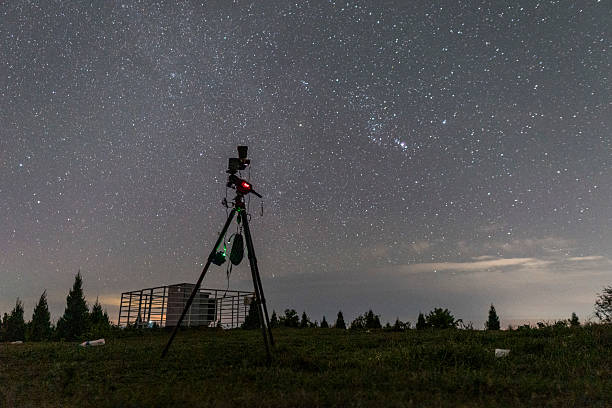 Using an equatorial camera to capture the starry sky on the mountaintop