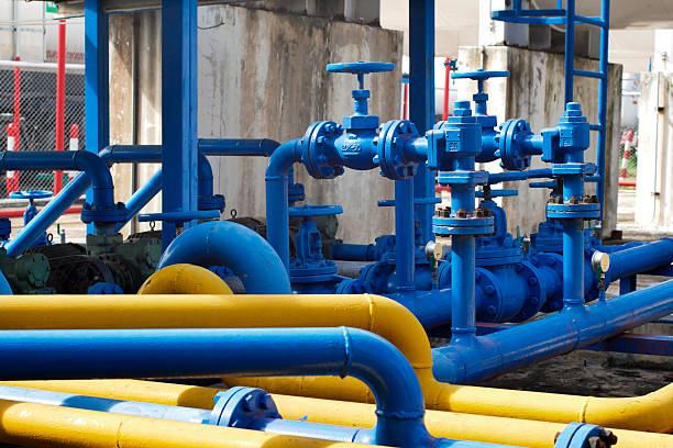 istock Pressure Control in Gas Plants Using Blue and Yellow Pipe Systems 2220666127