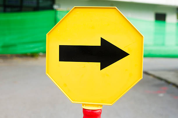 Arrow sign to the right hand on yellow