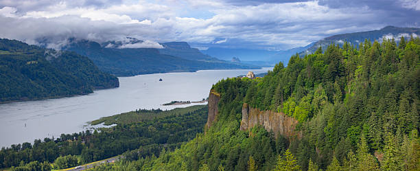 istock Crown Point Vista House Columbia River Gorge. 2221535614