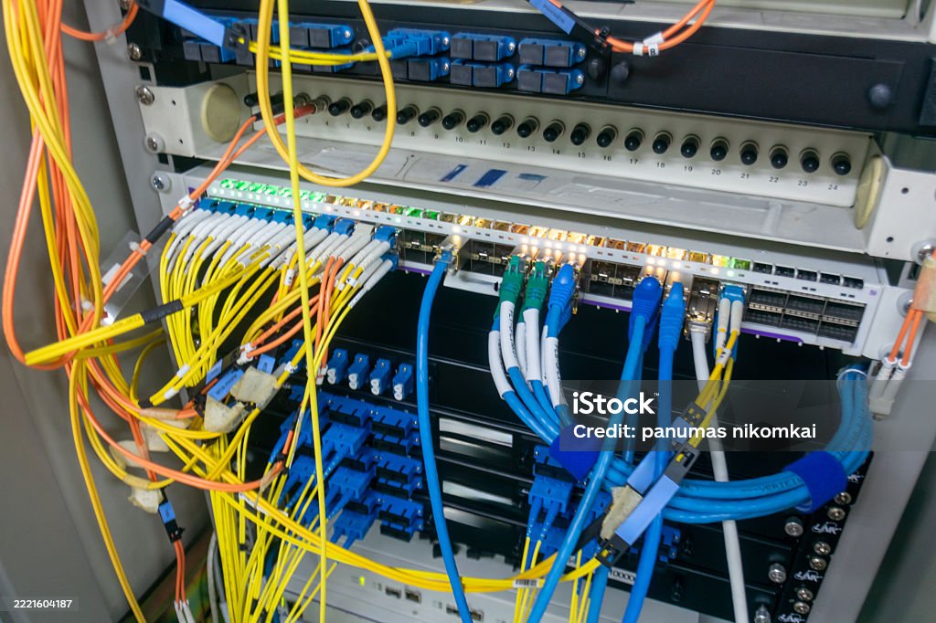 Server Setup Cable Foto de Network Cables In Server Room Setup e mais fotos de stock de ...