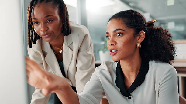 istock Women, business and computer with advice or training, information or research for SEO team task. Branding, strategy and website explanation with digital marketing coaching, colleagues and meeting 2221919226