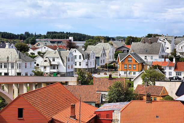 Gamle Stavanger, or Old Stavanger-Straen buildings date from 1820-1870. Merchants built their homes along the seafront behind the wharves. The smaller cottages were home to tradesmen and sailors.