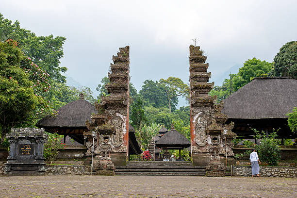 Pura Batukaru merupakan pura luhur bersejarah yang terletak di Kabupaten Tabanan, Bali. Lokasinya berada di lereng Gunung Batukaru, gunung tertinggi kedua di pulau Bali setelah Gunung Agung.