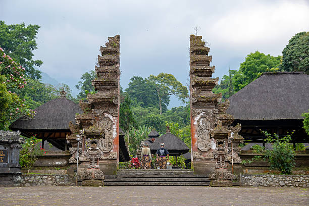 Pura Batukaru merupakan pura luhur bersejarah yang terletak di Kabupaten Tabanan, Bali. Lokasinya berada di lereng Gunung Batukaru, gunung tertinggi kedua di pulau Bali setelah Gunung Agung.