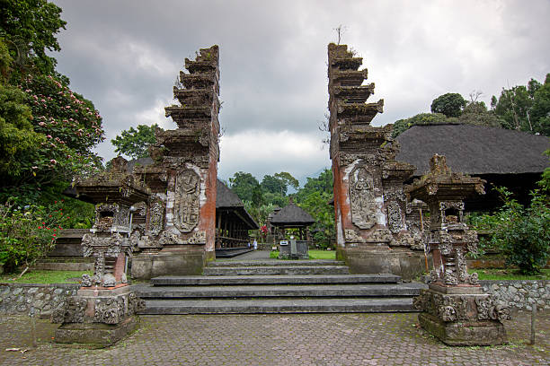 Pura Batukaru merupakan pura luhur bersejarah yang terletak di Kabupaten Tabanan, Bali. Lokasinya berada di lereng Gunung Batukaru, gunung tertinggi kedua di pulau Bali setelah Gunung Agung.
