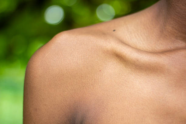A young man shows his neck one side, and the background is blurred
