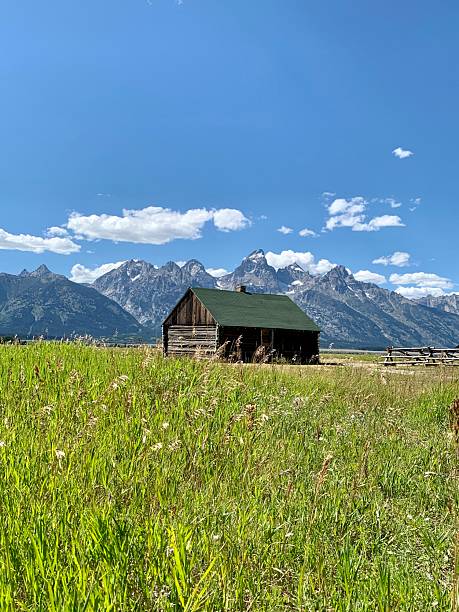 istock Prairie House Mountain View 2222346075